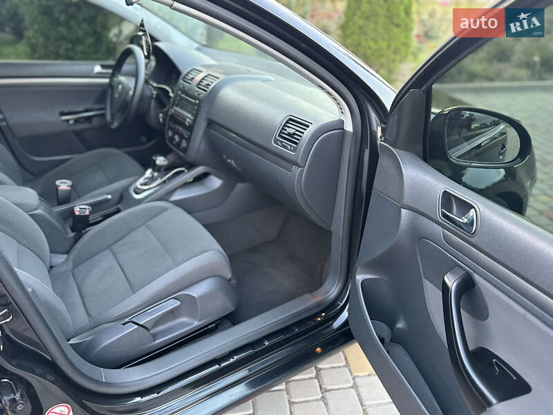 Хэтчбек Volkswagen Golf 2004 в Одессе фото 21 Хэтчбек Volkswagen Golf 2004 в Одессе