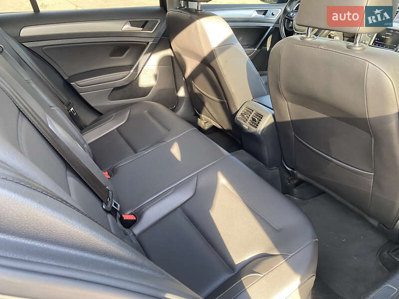 Хетчбек Volkswagen Golf 2014 в Запоріжжі