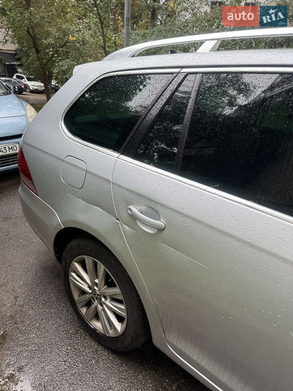 Универсал Volkswagen Golf 2011 в Киеве