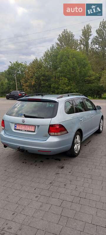 Универсал Volkswagen Golf 2010 в Надворной