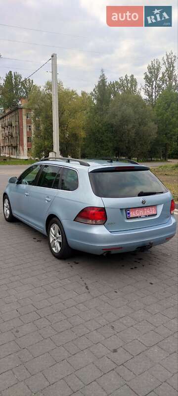Универсал Volkswagen Golf 2010 в Надворной