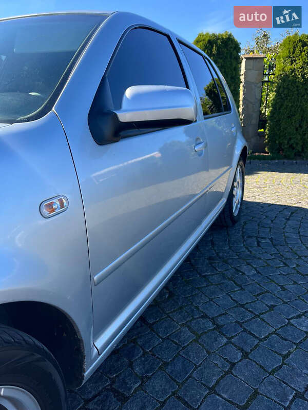 Хетчбек Volkswagen Golf 2000 в Жовкві