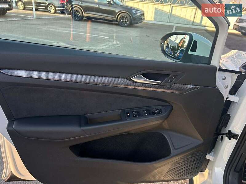 Хетчбек Volkswagen Golf 2024 в Івано-Франківську