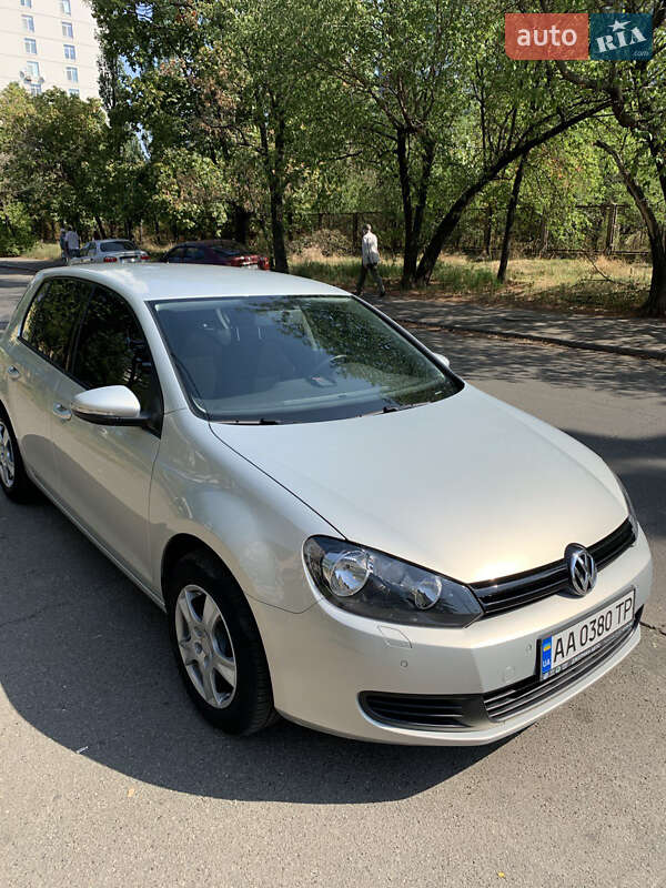 Хэтчбек Volkswagen Golf 2012 в Киеве
