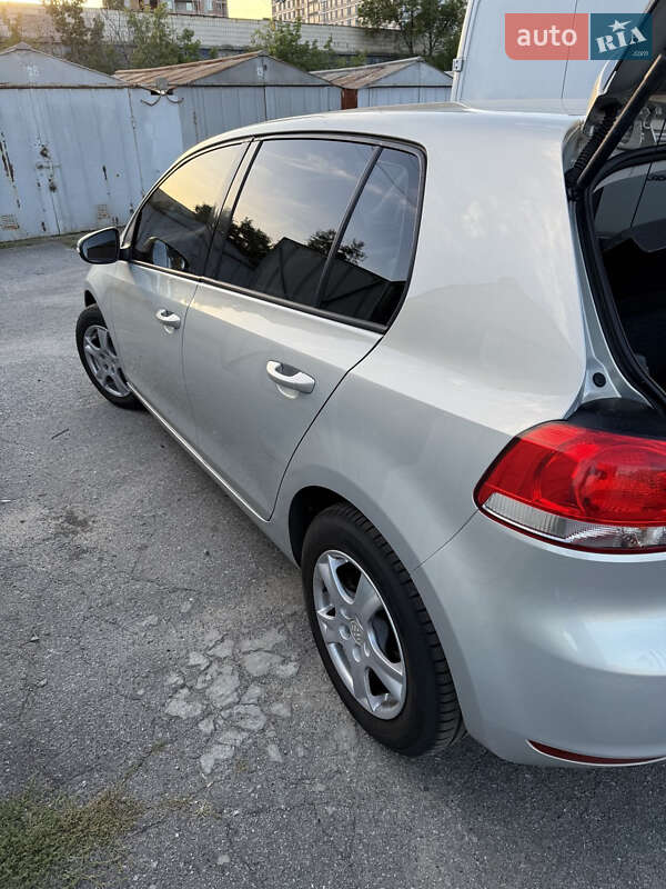 Хэтчбек Volkswagen Golf 2012 в Киеве