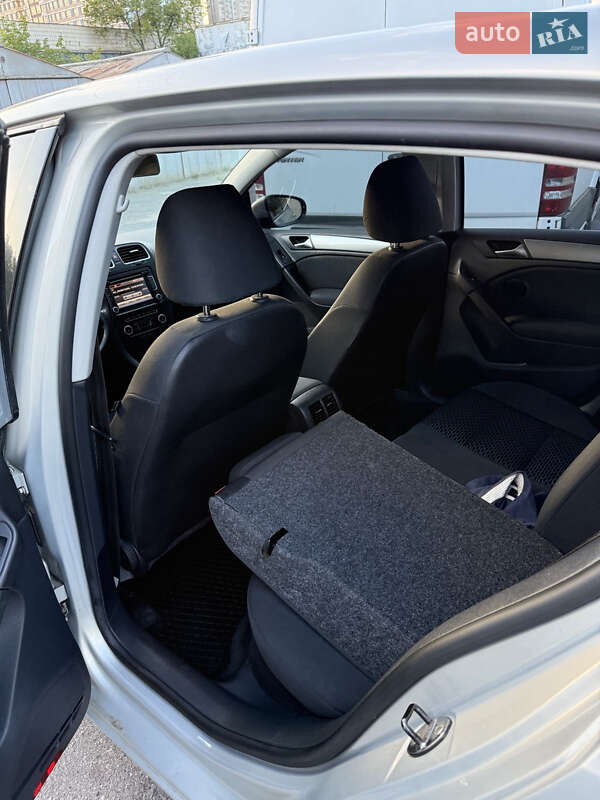 Хэтчбек Volkswagen Golf 2012 в Киеве