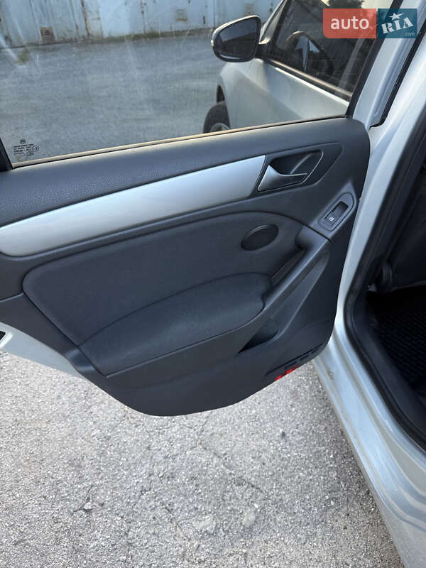 Хэтчбек Volkswagen Golf 2012 в Киеве