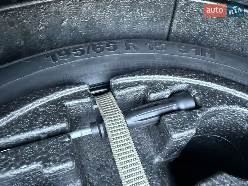 Хэтчбек Volkswagen Golf 2012 в Киеве