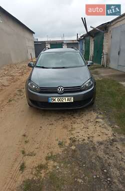 Универсал Volkswagen Golf 2010 в Вараше