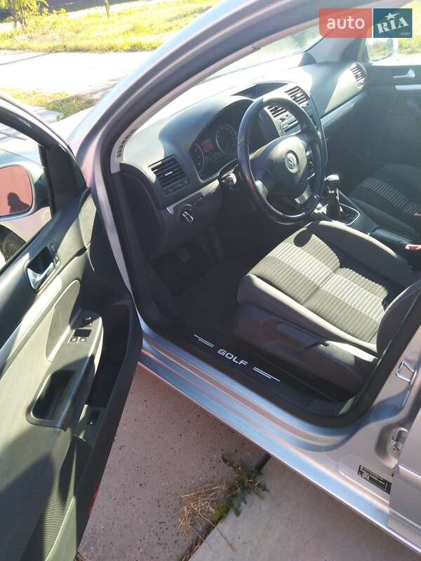 Хетчбек Volkswagen Golf 2008 в Києві