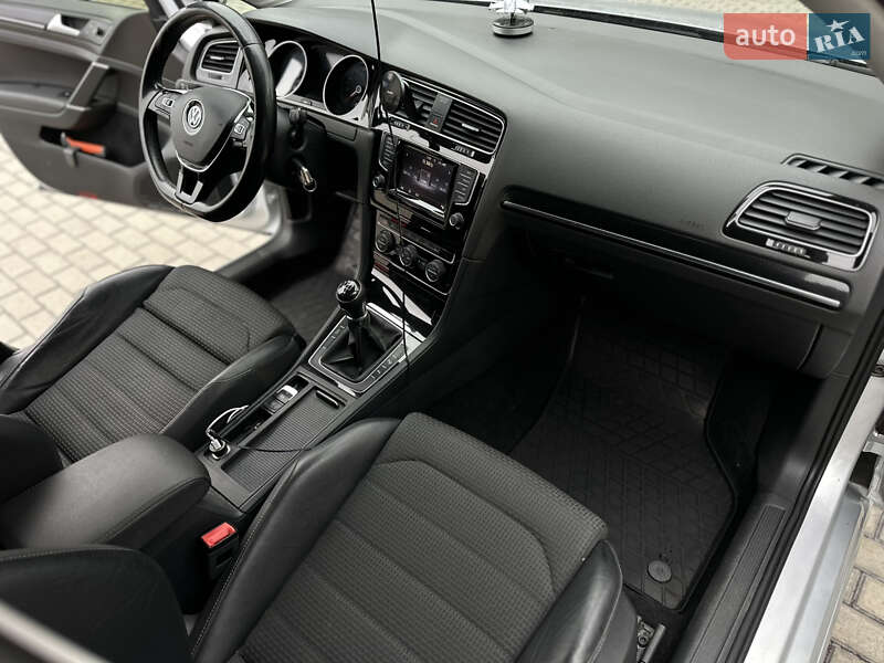 Універсал Volkswagen Golf 2014 в Житомирі