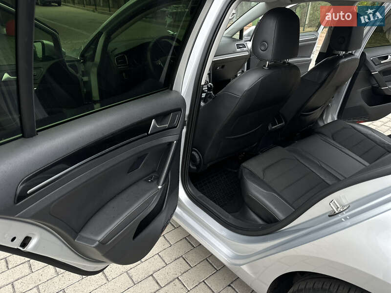 Універсал Volkswagen Golf 2014 в Житомирі