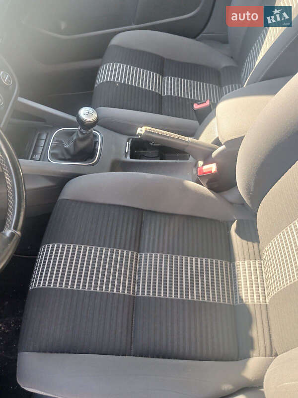 Хетчбек Volkswagen Golf 2009 в Луцьку