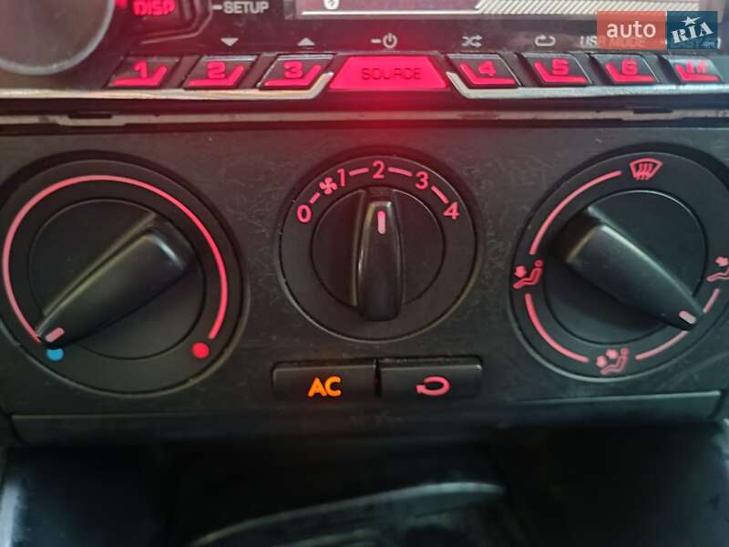 Універсал Volkswagen Golf 2002 в Вінниці