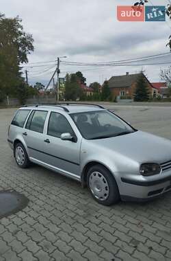 Універсал Volkswagen Golf 2000 в Городку