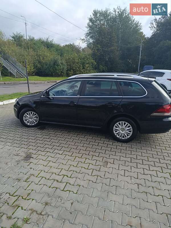 Универсал Volkswagen Golf 2012 в Киеве