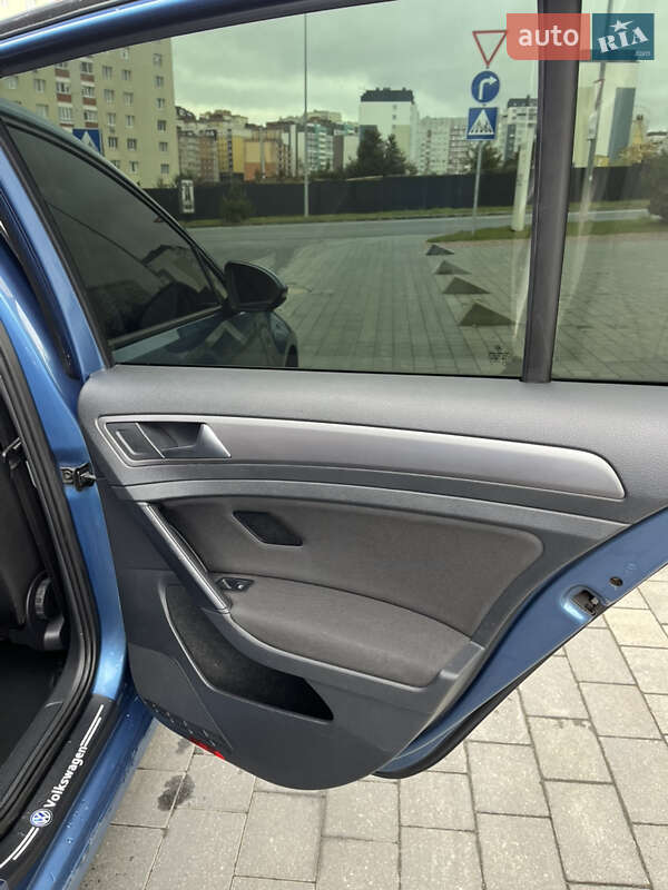 Хетчбек Volkswagen Golf 2013 в Хмельницькому фото 22 Хетчбек Volkswagen Golf 2013 в Хмельницькому