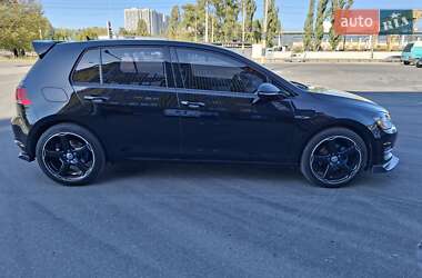 Хэтчбек Volkswagen Golf 2016 в Киеве
