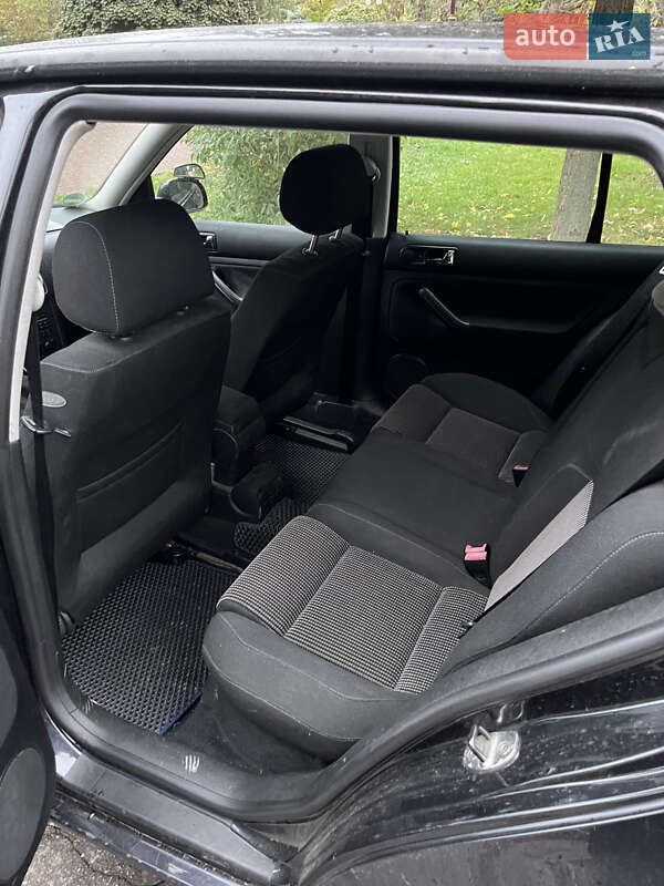 Хетчбек Volkswagen Golf 2003 в Києві