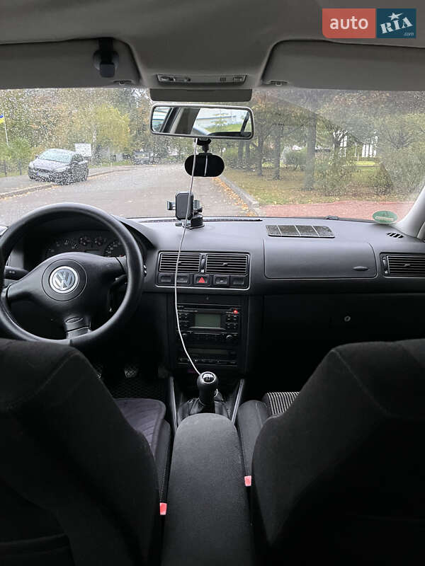 Хетчбек Volkswagen Golf 2003 в Києві