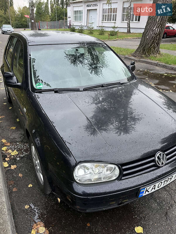 Хетчбек Volkswagen Golf 2003 в Києві