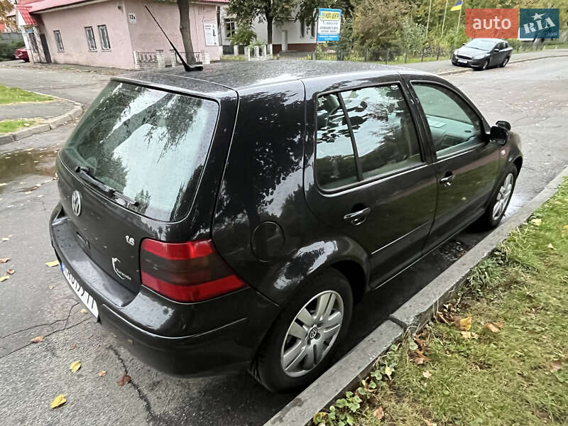 Хетчбек Volkswagen Golf 2003 в Києві