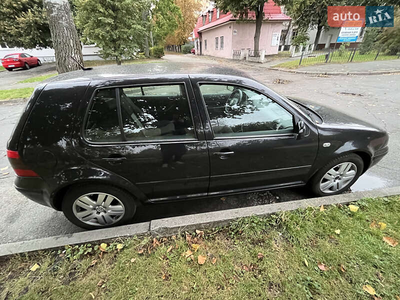 Хетчбек Volkswagen Golf 2003 в Києві