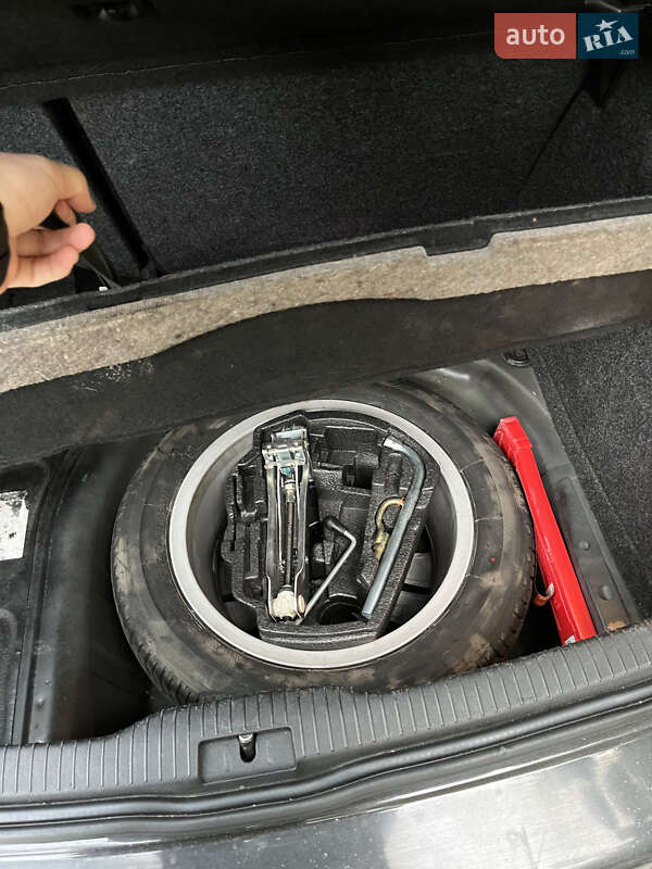 Хетчбек Volkswagen Golf 2003 в Києві