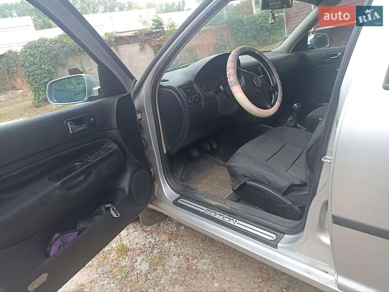 Хэтчбек Volkswagen Golf 2000 в Харькове