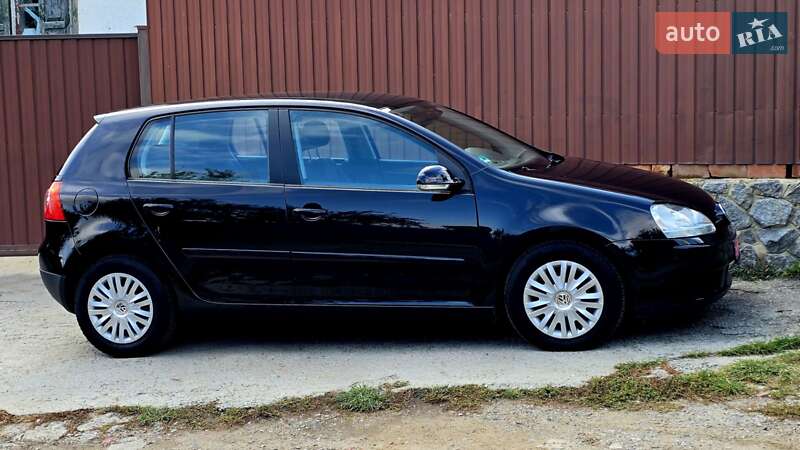 Хэтчбек Volkswagen Golf 2005 в Полтаве