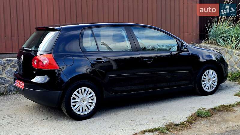 Хэтчбек Volkswagen Golf 2005 в Полтаве