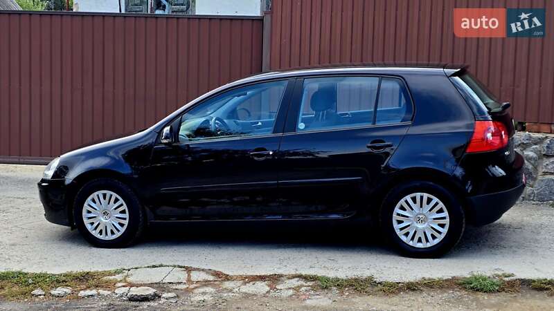 Хэтчбек Volkswagen Golf 2005 в Полтаве