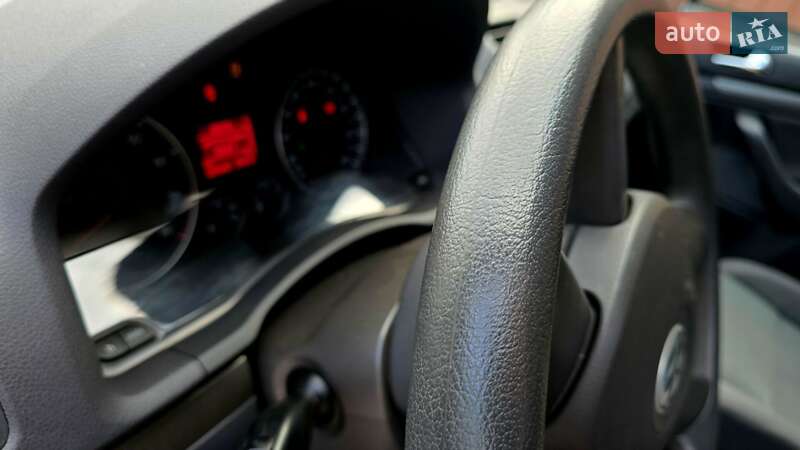 Хэтчбек Volkswagen Golf 2005 в Полтаве