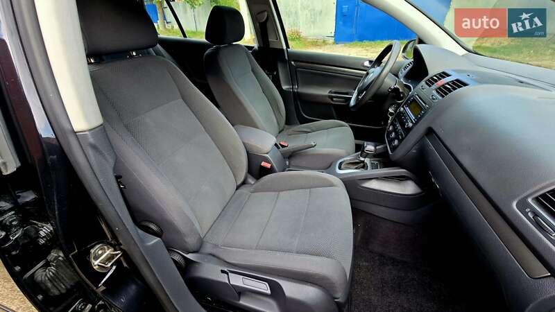 Хэтчбек Volkswagen Golf 2005 в Полтаве