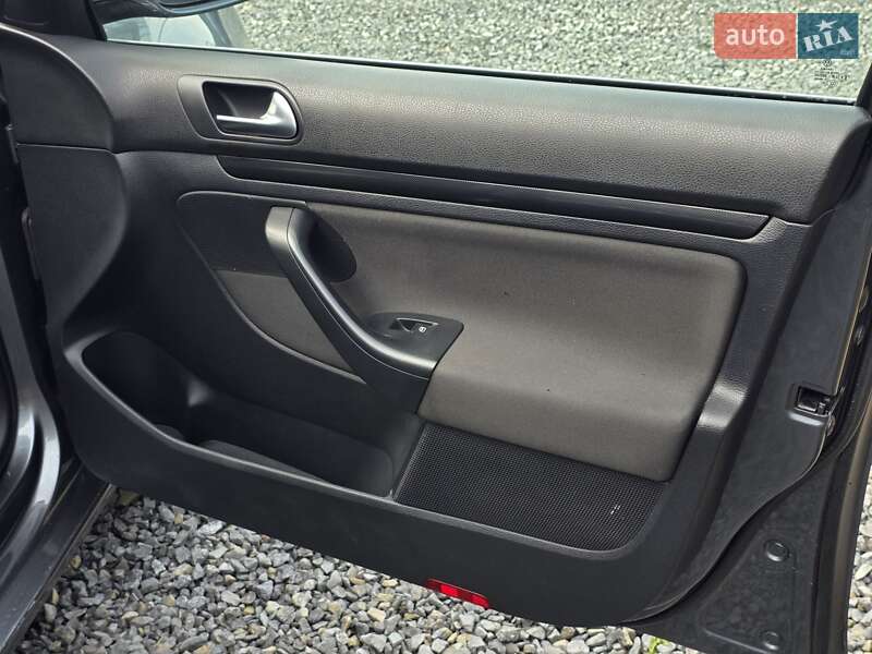 Універсал Volkswagen Golf 2010 в Тернополі