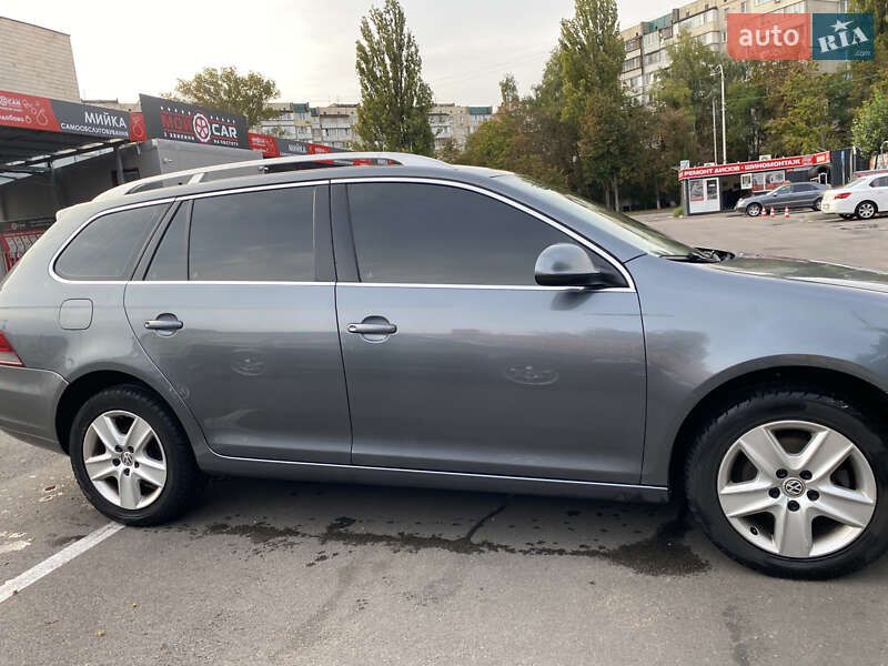 Універсал Volkswagen Golf 2010 в Києві