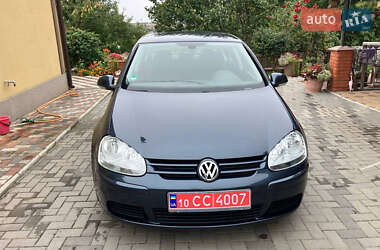 Хэтчбек Volkswagen Golf 2005 в Богуславе
