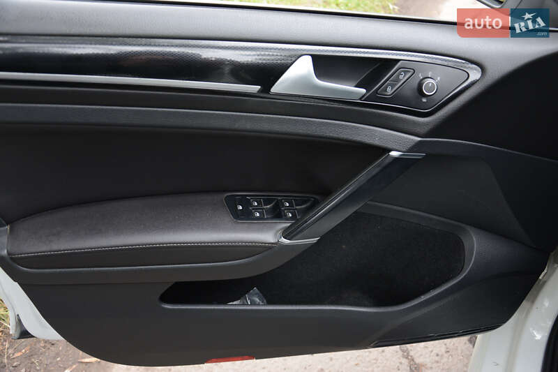 Універсал Volkswagen Golf 2015 в Славуті