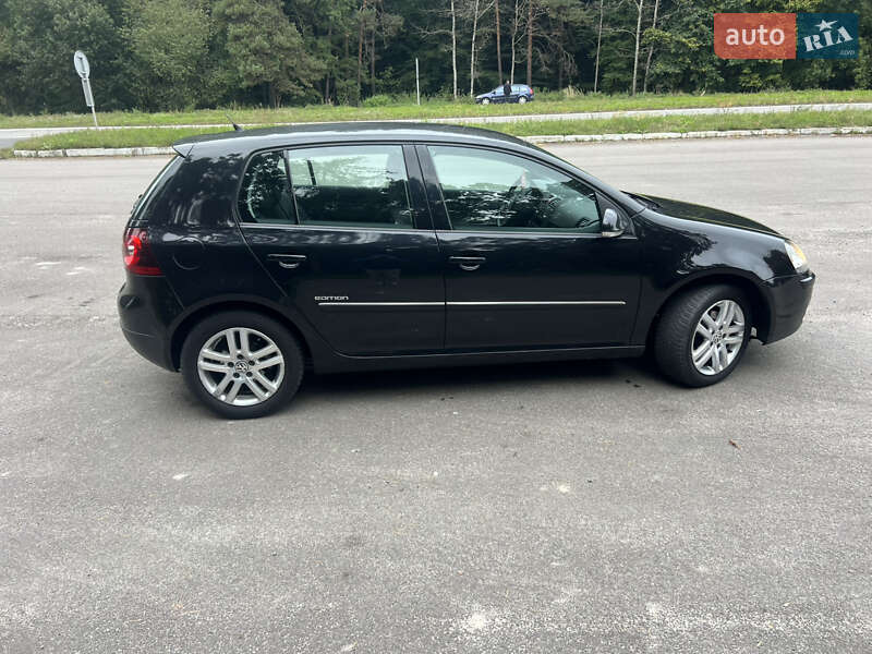 Хетчбек Volkswagen Golf 2008 в Рівному