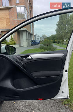 Хэтчбек Volkswagen Golf 2009 в 