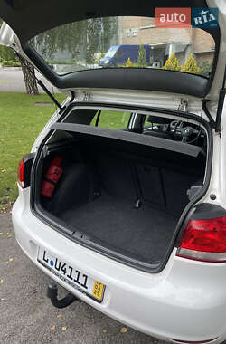 Хэтчбек Volkswagen Golf 2009 в 