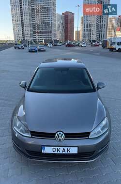 Хэтчбек Volkswagen Golf 2014 в Киеве