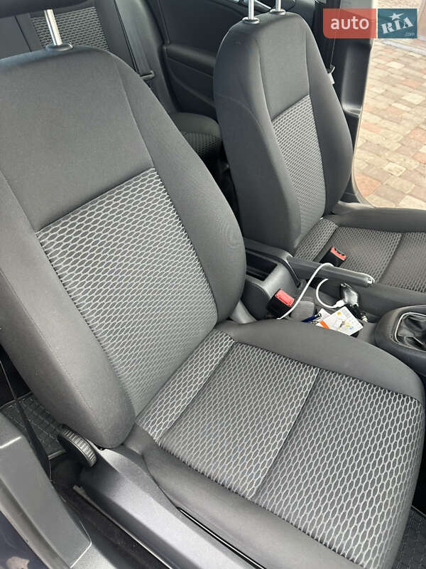 Хэтчбек Volkswagen Golf 2009 в Великой Багачке