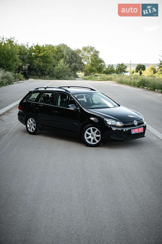 Універсал Volkswagen Golf 2011 в Бурштині