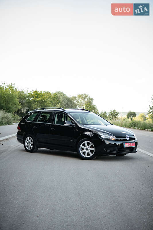 Універсал Volkswagen Golf 2011 в Бурштині