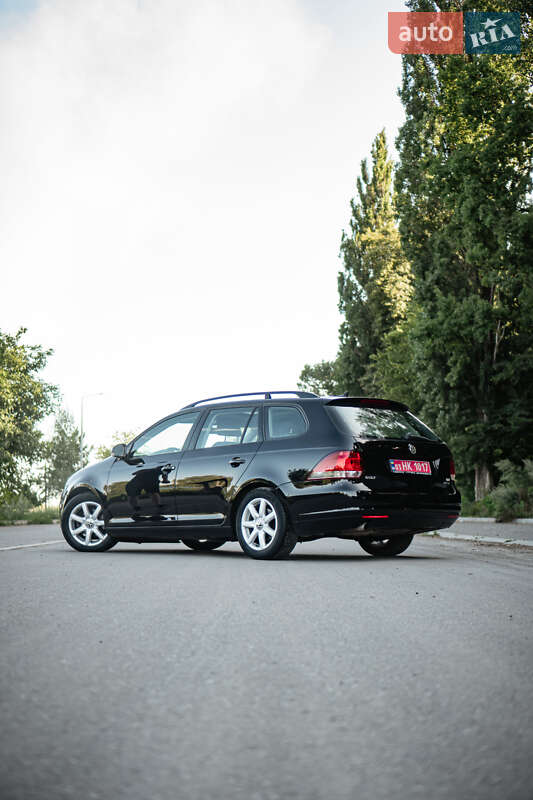 Універсал Volkswagen Golf 2011 в Бурштині