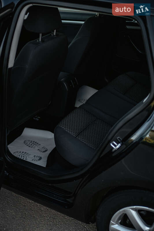 Універсал Volkswagen Golf 2011 в Бурштині