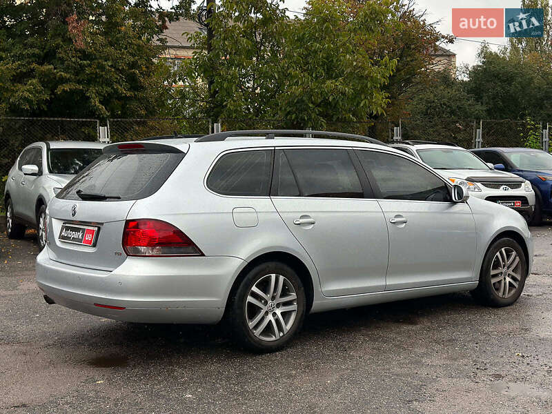 Універсал Volkswagen Golf 2010 в Вінниці