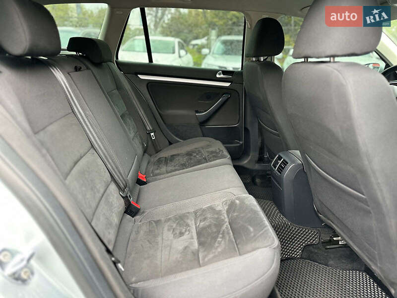 Універсал Volkswagen Golf 2010 в Вінниці