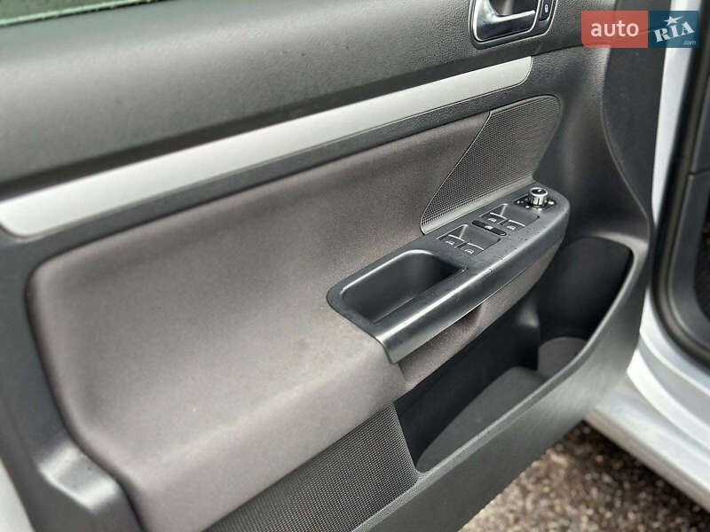 Універсал Volkswagen Golf 2010 в Вінниці